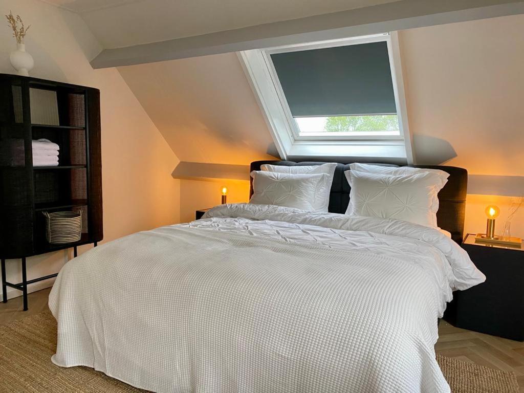 Guesthouse At The Amstel River With 2Br 2Ba And Garden อัมสเทลวีน ภายนอก รูปภาพ