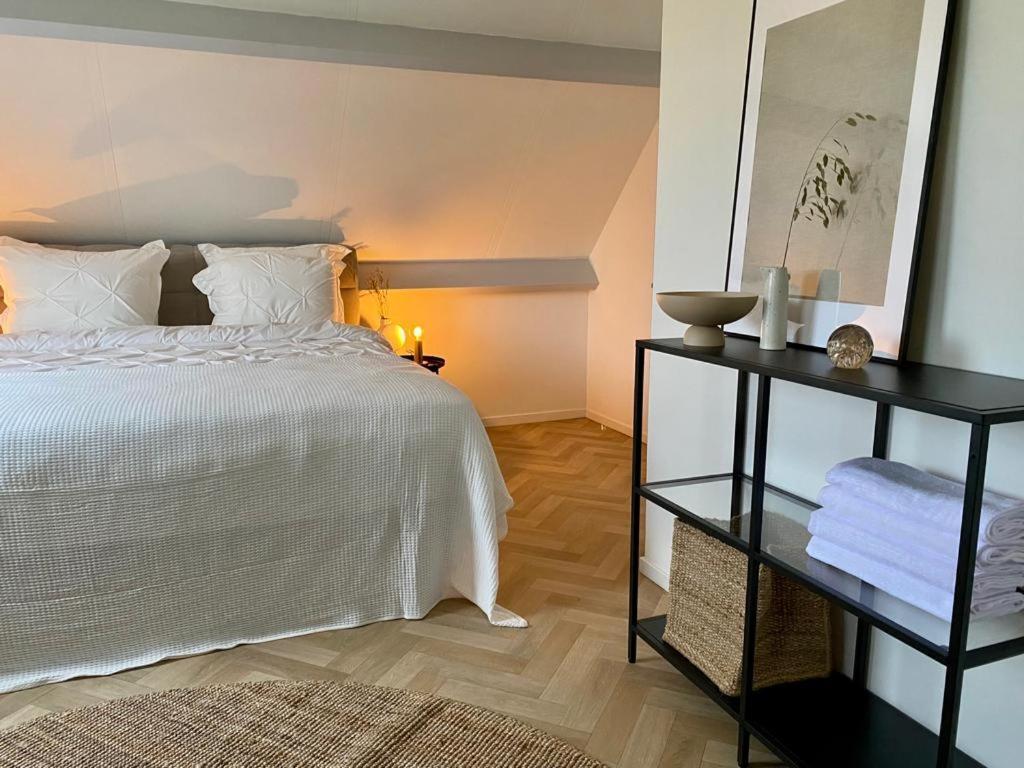 Guesthouse At The Amstel River With 2Br 2Ba And Garden อัมสเทลวีน ภายนอก รูปภาพ