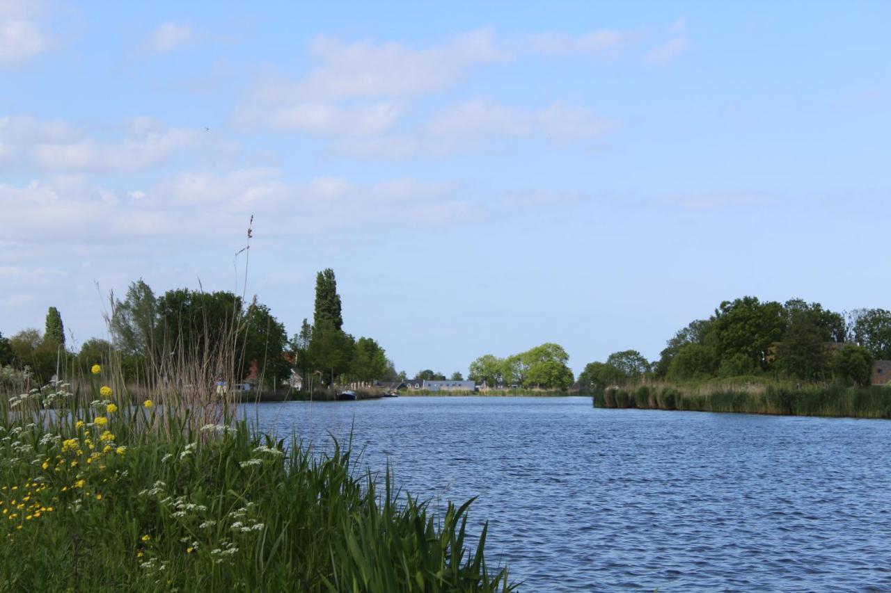 Guesthouse At The Amstel River With 2Br 2Ba And Garden อัมสเทลวีน ภายนอก รูปภาพ